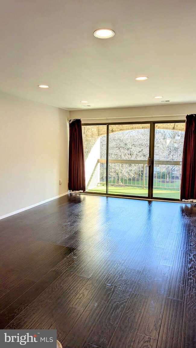 429 Christopher Ave unit 23, Gaithersburg, MD 20879 - photo 5