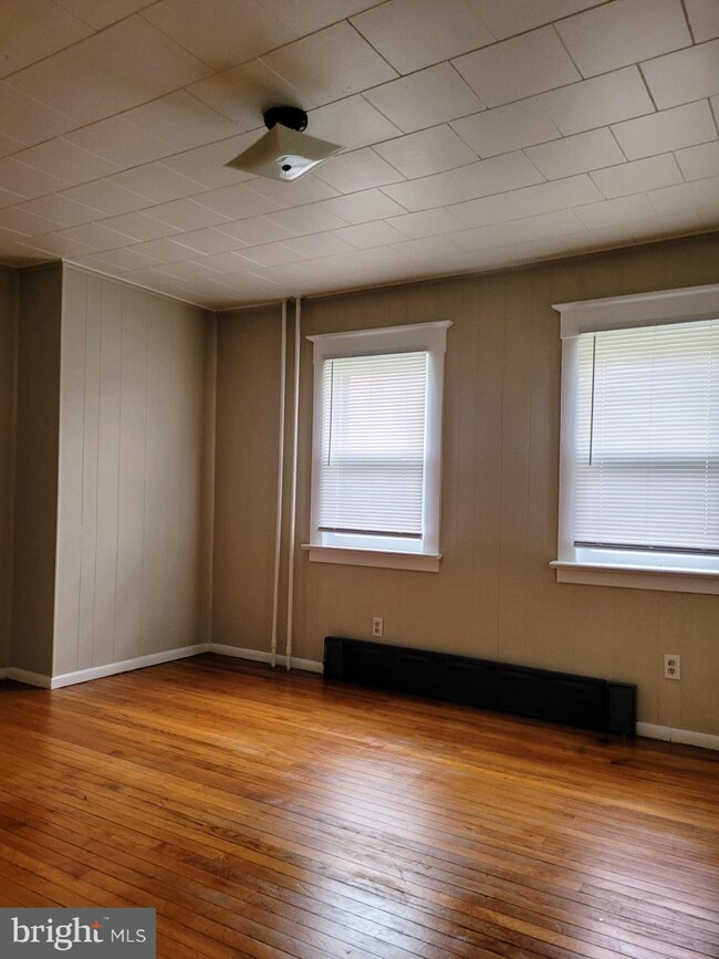 41 W Centre St unit A, Woodbury, NJ 08096 - photo 2