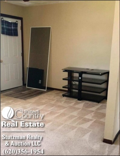 146 S Jefferson St, Hugoton, KS 67951 - photo 6