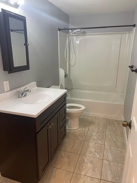 21 Tecumseh St unit 3, Fall River, MA 02721 - photo 4