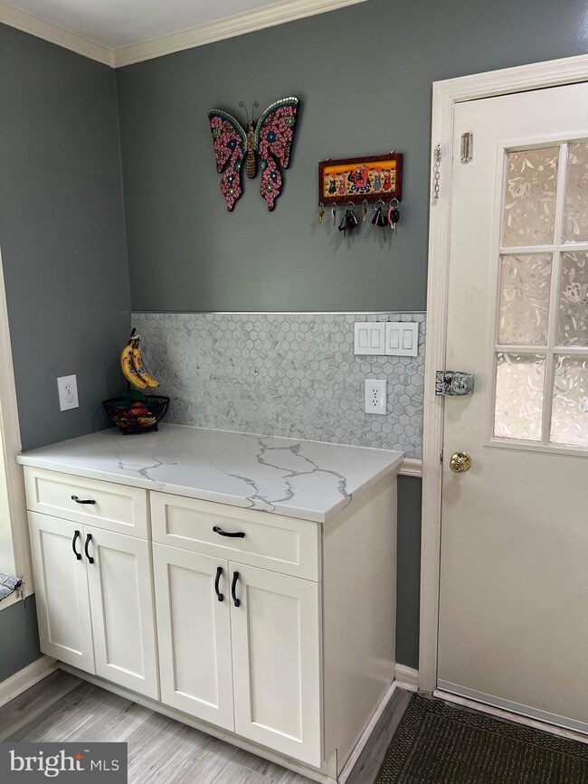 11032 Rutledge Dr, North Potomac, MD 20878 - photo 6