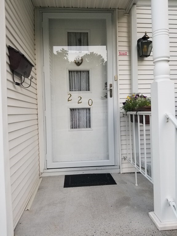 220 Madison Ave W, Holyoke, MA 01040 - photo 3