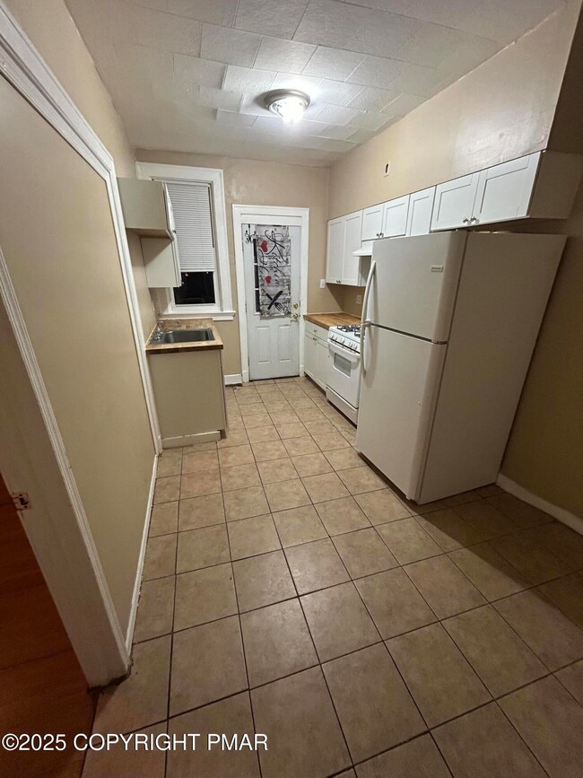 296 Washington St unit 3B, East Stroudsburg, PA 18301 - photo 3