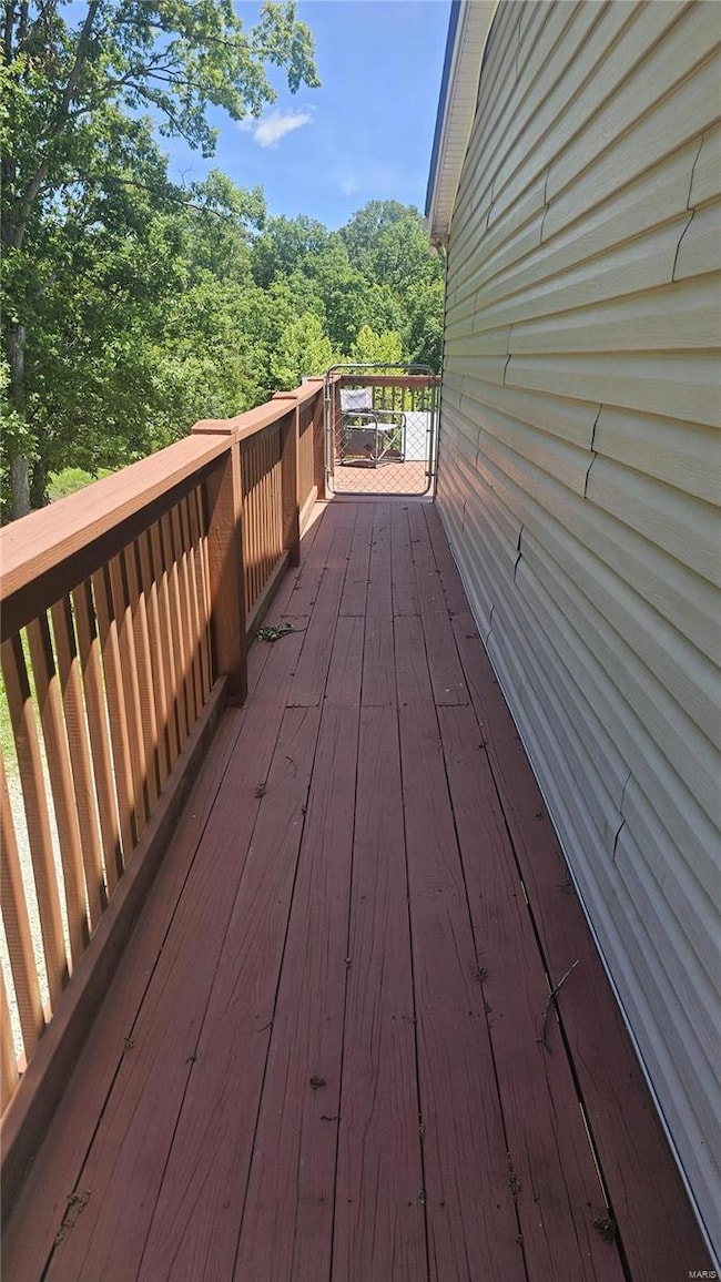 Side Entrance to front Deck 