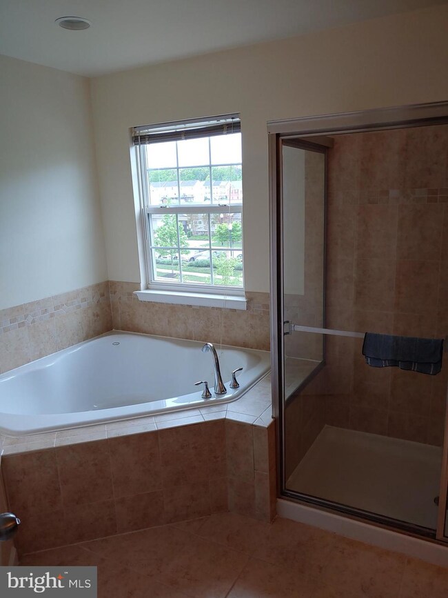 7088 Ingrahm Dr, Glen Burnie, MD 21060 - photo 4