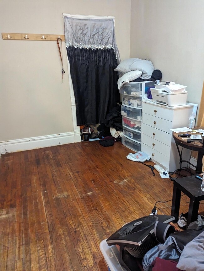 Lower unit flex room