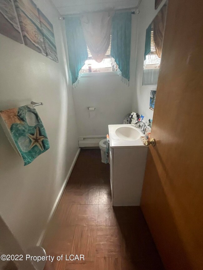 408 E Chapel St, Hazleton, PA 18201 - photo 6