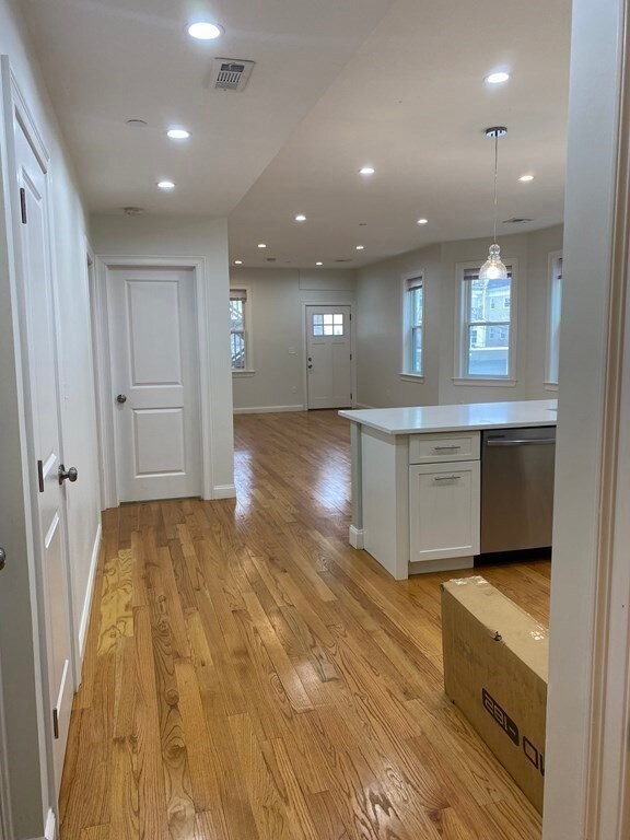 14 Evelyn St unit 1, Mattapan, MA 02126 - photo 3