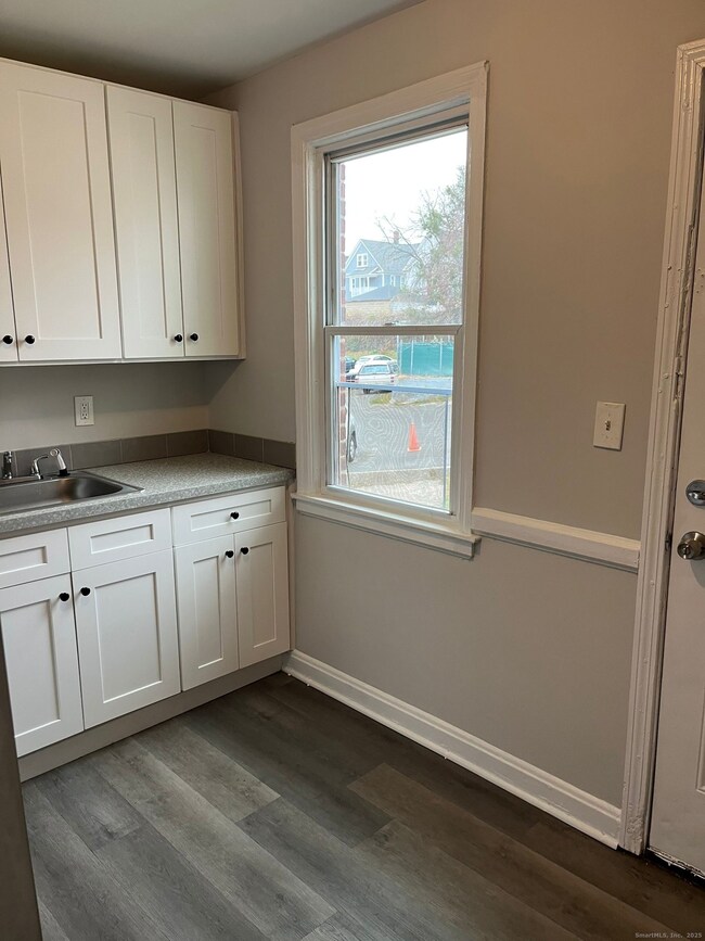 930 William St unit A, Bridgeport, CT 06608 - photo 2