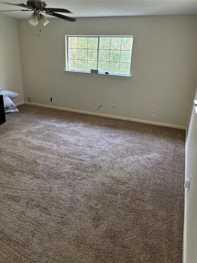 7039 Oak Bough Dr, Houston, TX 77088 - photo 2