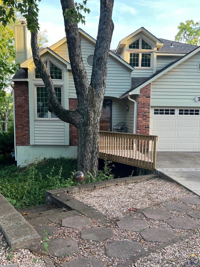 3541 SW Summerwood Ct, Topeka, KS 66614 - photo 3