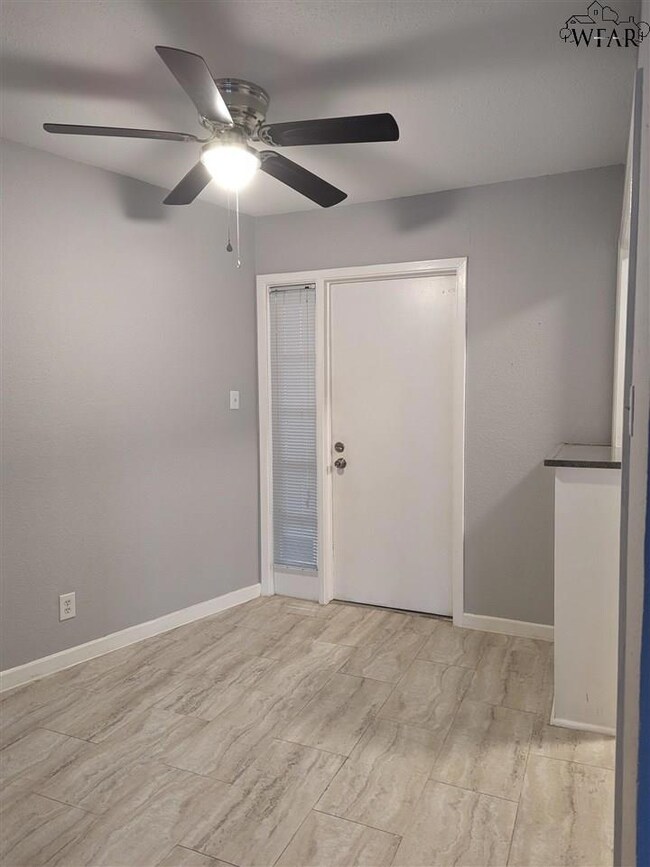 3701 Southmoor Ln unit . W12, Wichita Falls, TX 76302 - photo 5