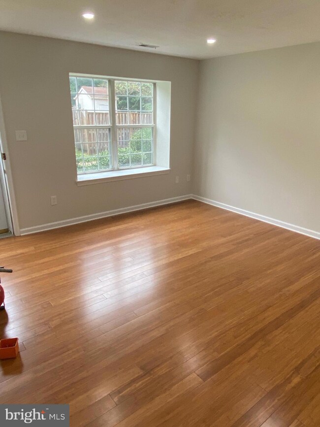 15711 Ambiance Dr, North Potomac, MD 20878 - photo 3