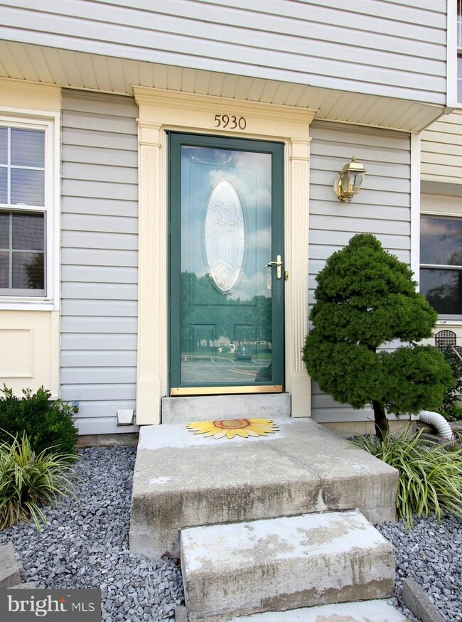 5930 Rowanberry Dr, Elkridge, MD 21075 - photo 2