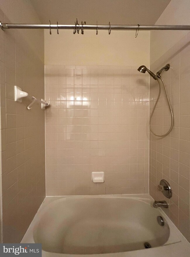 9711 Handerson Place unit 203, Manassas Park, VA 20111 - photo 7