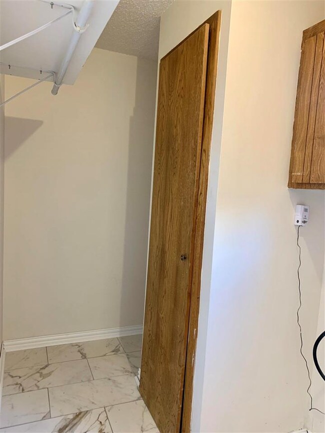 102 E B Ave, Cache, OK 73527 - photo 4