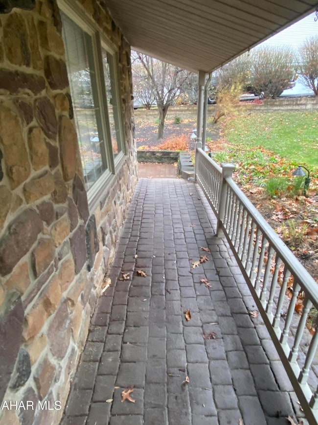 1016 S Carlisle Ln, Altoona, PA 16602 - photo 4