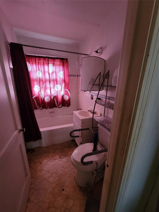 3902 Florinda St, Houston, TX 77021 - photo 6