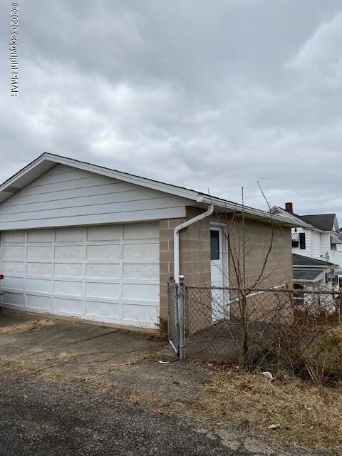 31 Enterprise St, Nanticoke, PA 18634 - photo 4