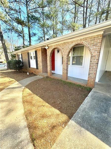 Ranch-style home with brick siding