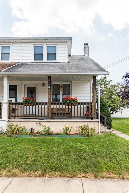 562 Furnace St, Emmaus, PA 18049 - photo 2