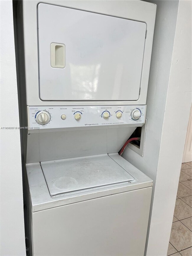 680 W Park Dr unit 3201, Miami, FL 33172 - photo 7