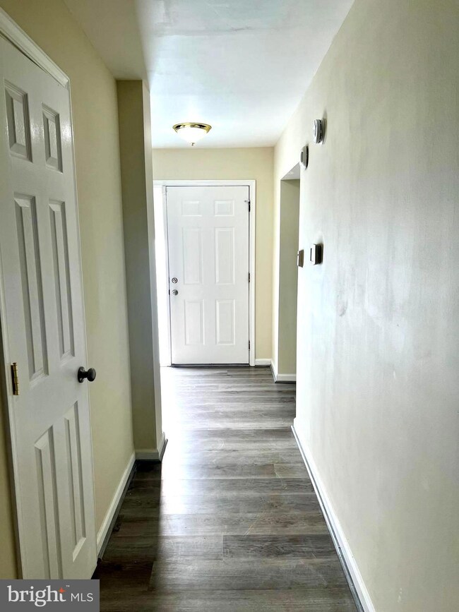 11490 Laurelwalk Dr, Laurel, MD 20708 - photo 2