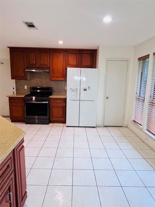 10903 Cedar Bridge, Houston, TX 77075 - photo 6