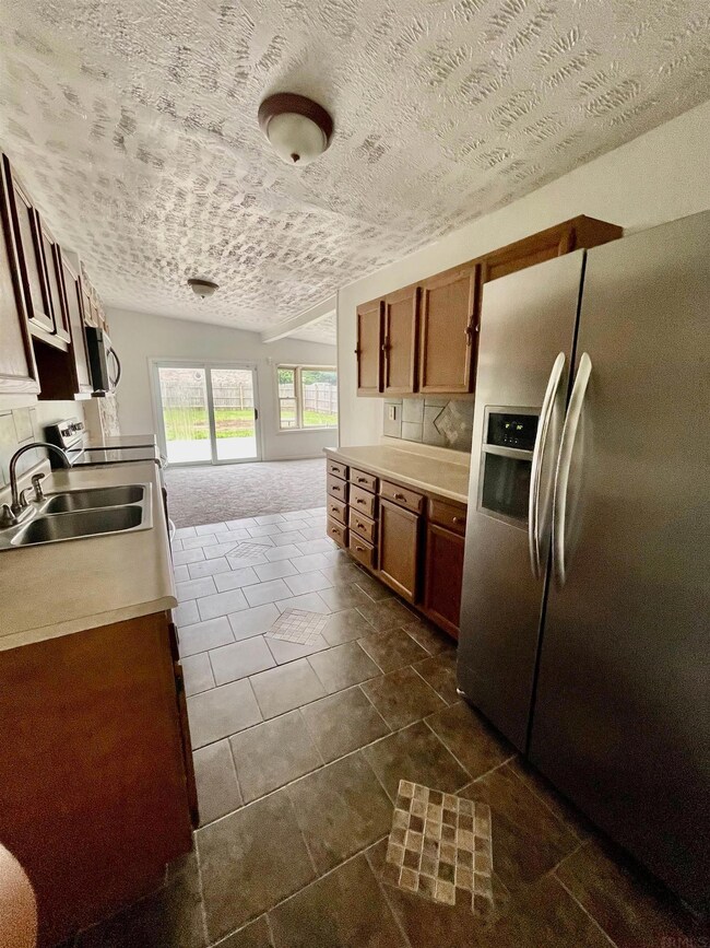 1001 E Kelley Rd, Frankfort, IN 46041 - photo 3