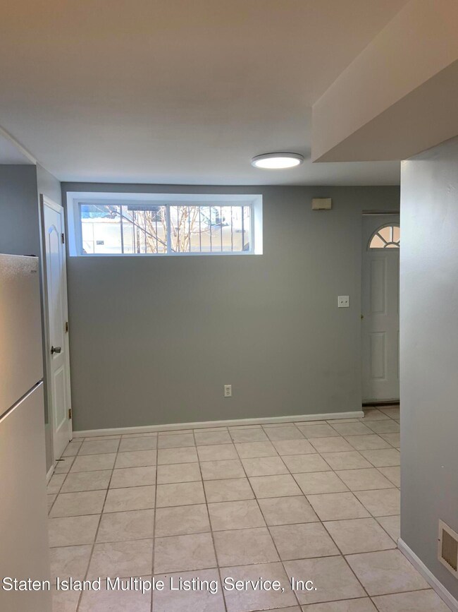 125 Hurlbert St unit 2, Staten Island, NY 10305 - photo 4