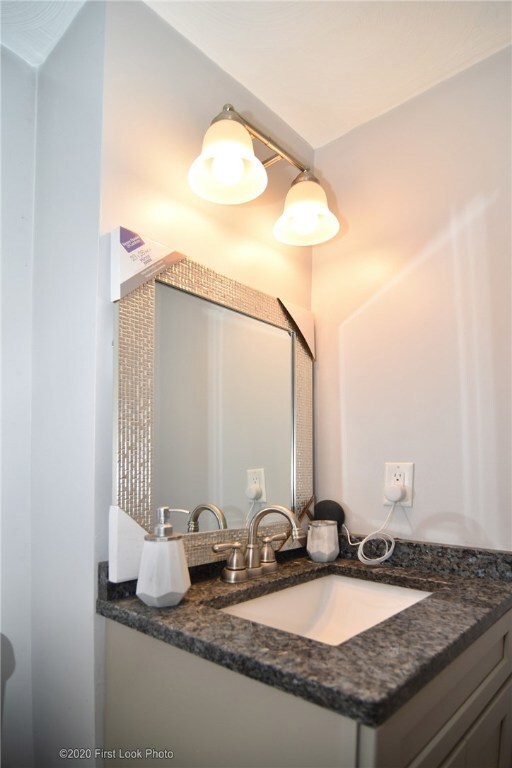 20 Ontario St, West Warwick, RI 02893 - photo 7