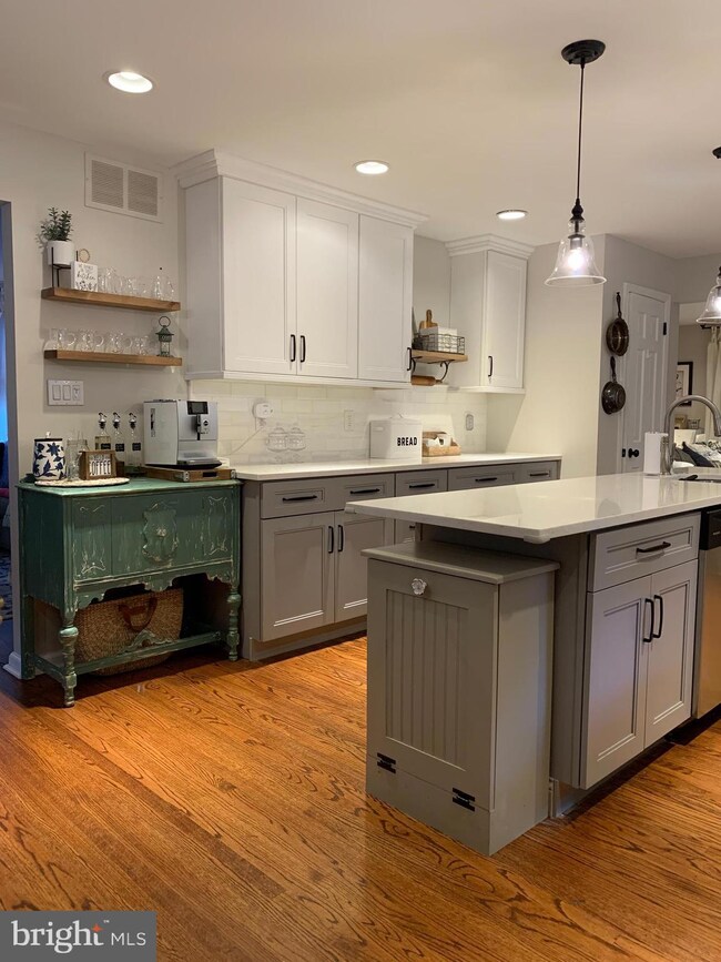 8 Pendleton Dr, Cherry Hill, NJ 08003 - photo 5