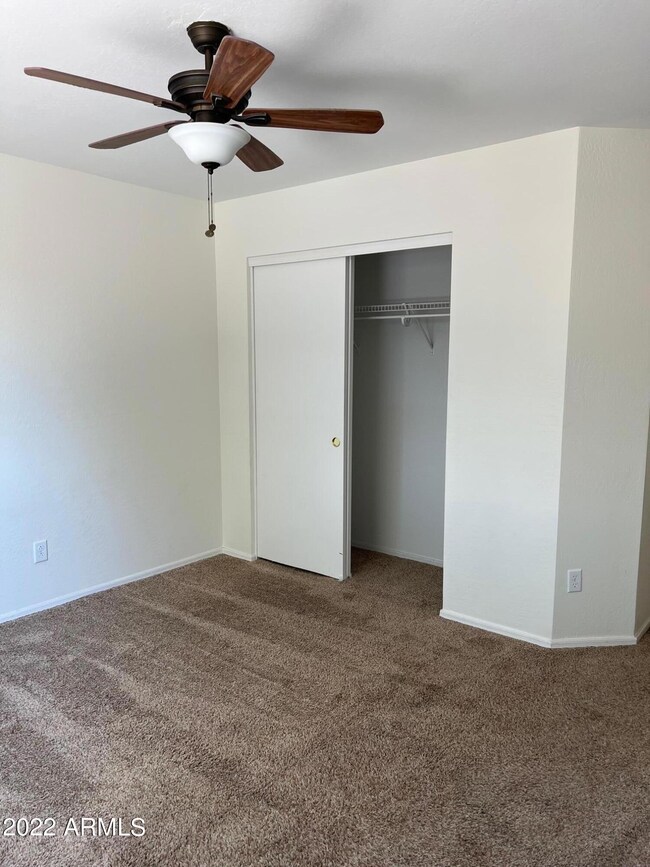 masterbedrrom(23127 W Yavapai)