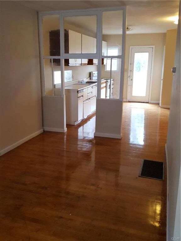 738 S Hall St, Allentown, PA 18103 - photo 4