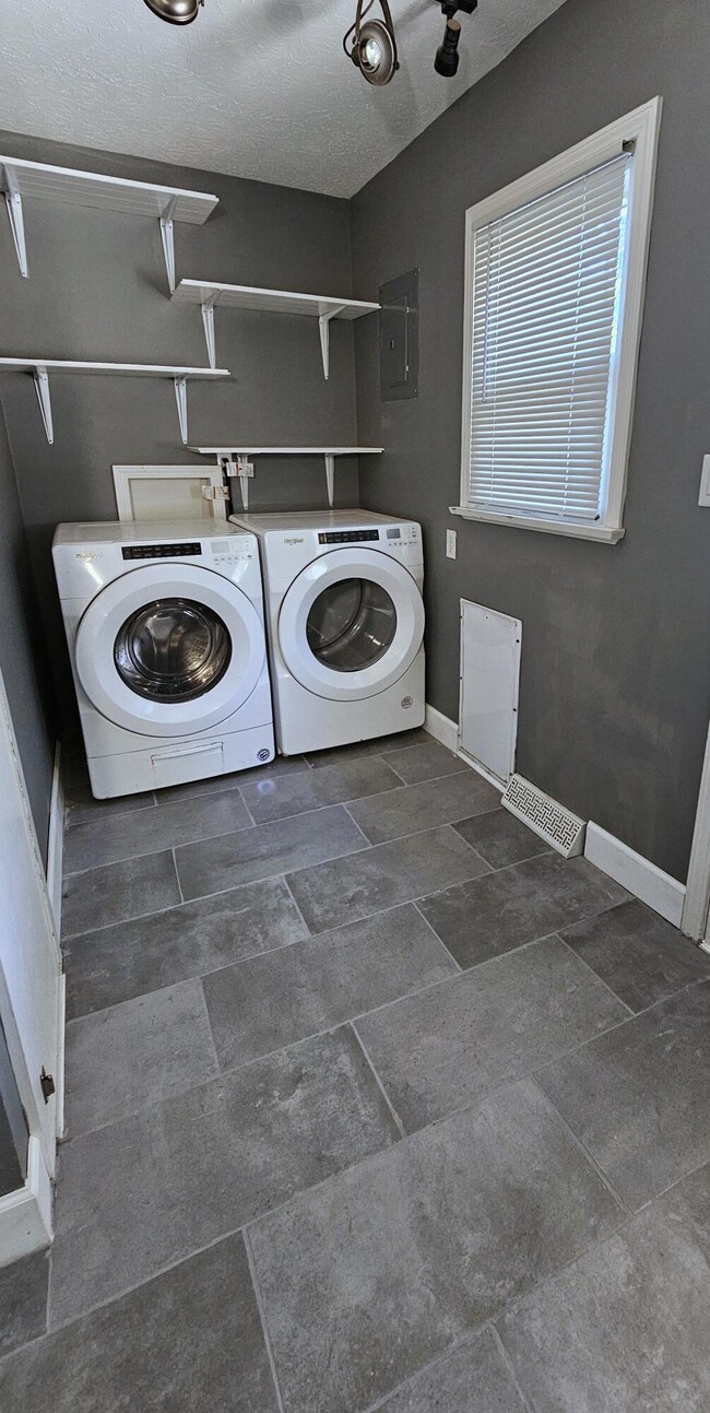 1502 E Stanford 01