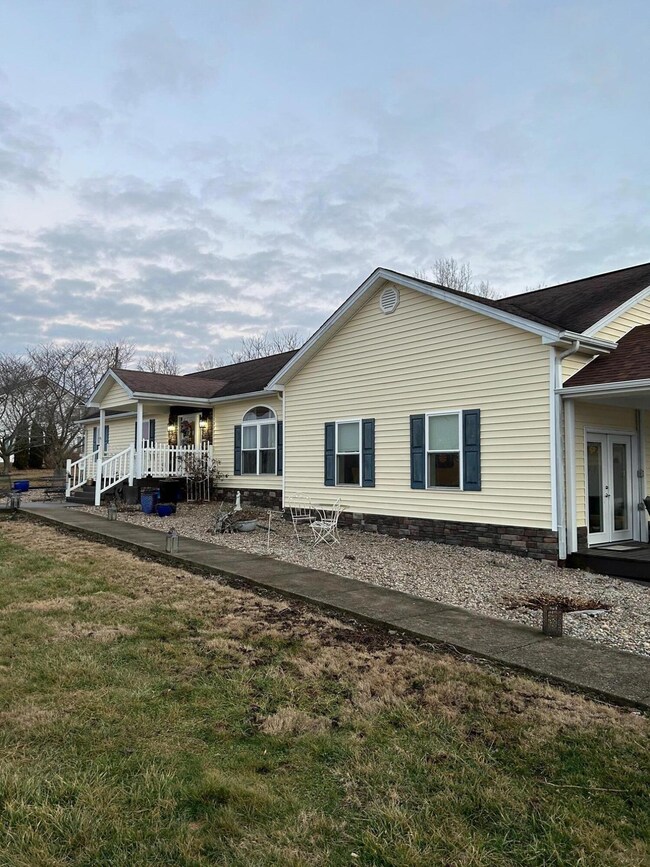 367 Lakeland Dr, Harrodsburg, KY 40330 - photo 4