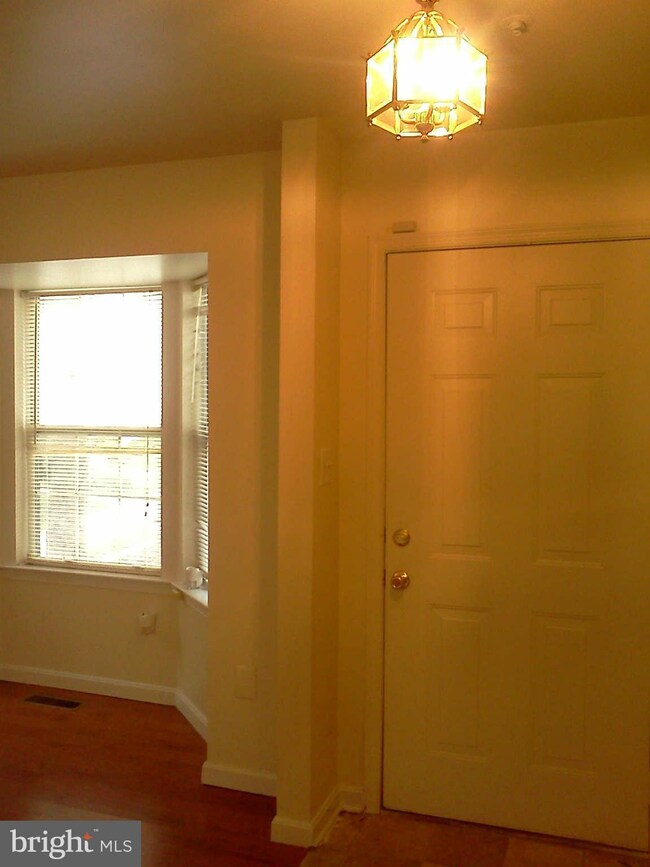 1520 Sherwood Ct, Hyattsville, MD 20785 - photo 2