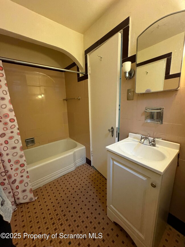 510 Quincy Ave unit 1S, Scranton, PA 18510 - photo 5