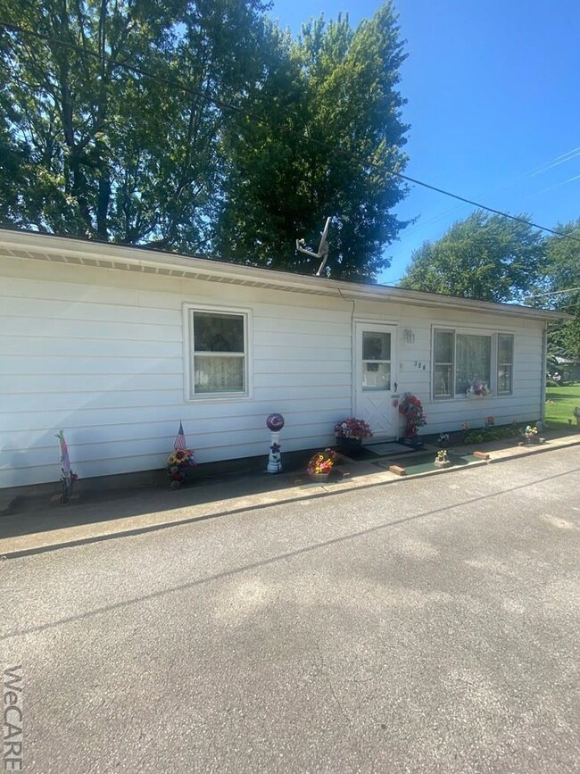 328 E Highland Ave, Ada, OH 45810 - photo 2