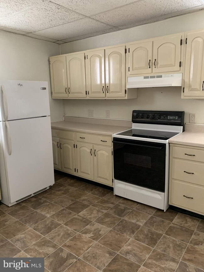 4801 Horseshoe Pike unit 10, Honey Brook, PA 19344 - photo 6