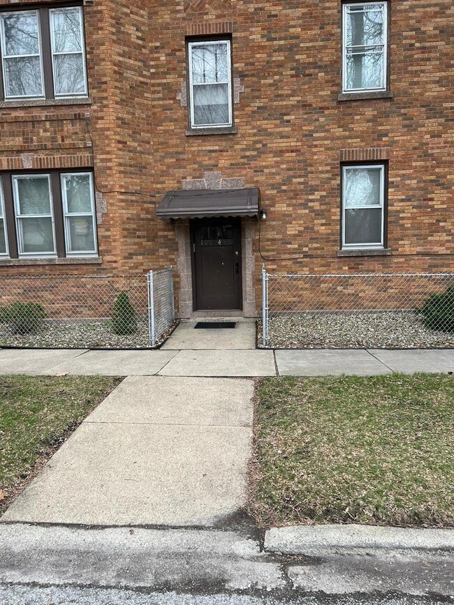 10904 S Avenue D unit 2N, Chicago, IL 60617 - photo 4