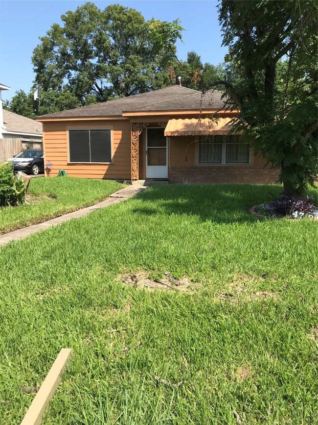 4719 Marietta Ln, Houston, TX 77021 - photo 2