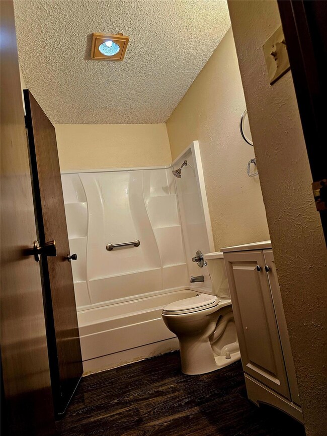 1105 N Taylor St, Gainesville, TX 76240 - photo 4