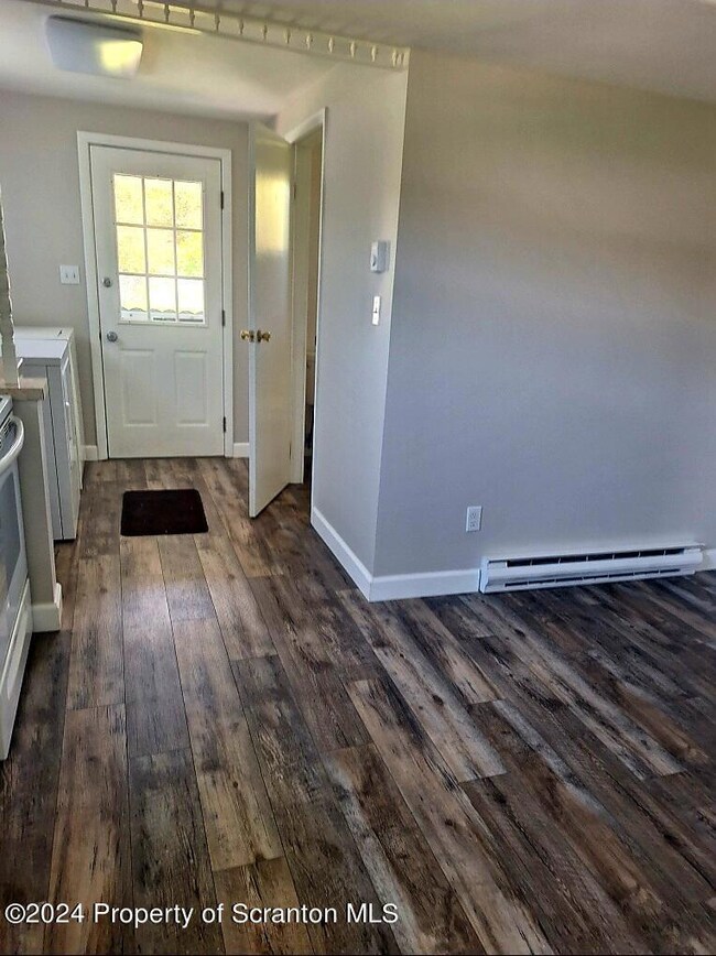 417 Bates St, Scranton, PA 18509 - photo 4
