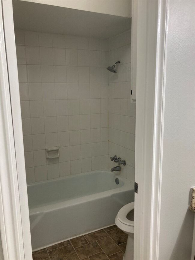 1203 Bayou Dr, Alvin, TX 77511 - photo 6