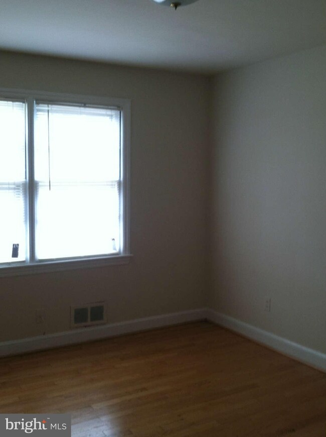 2117 Keating St, Temple Hills, MD 20748 - photo 5