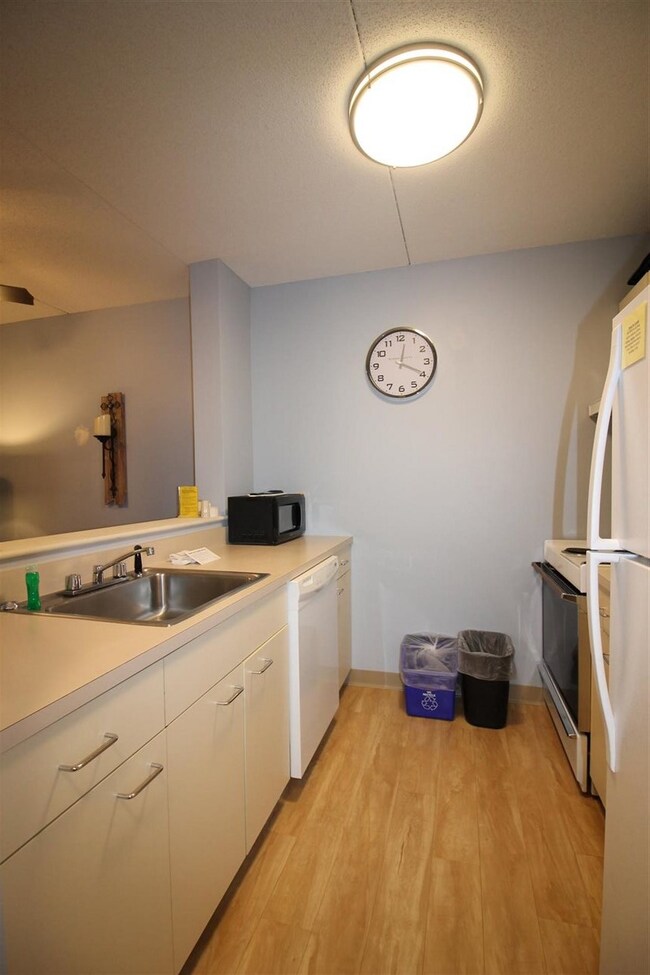 28 Packards Rd unit 428, Waterville Valley, NH 03215 - photo 4