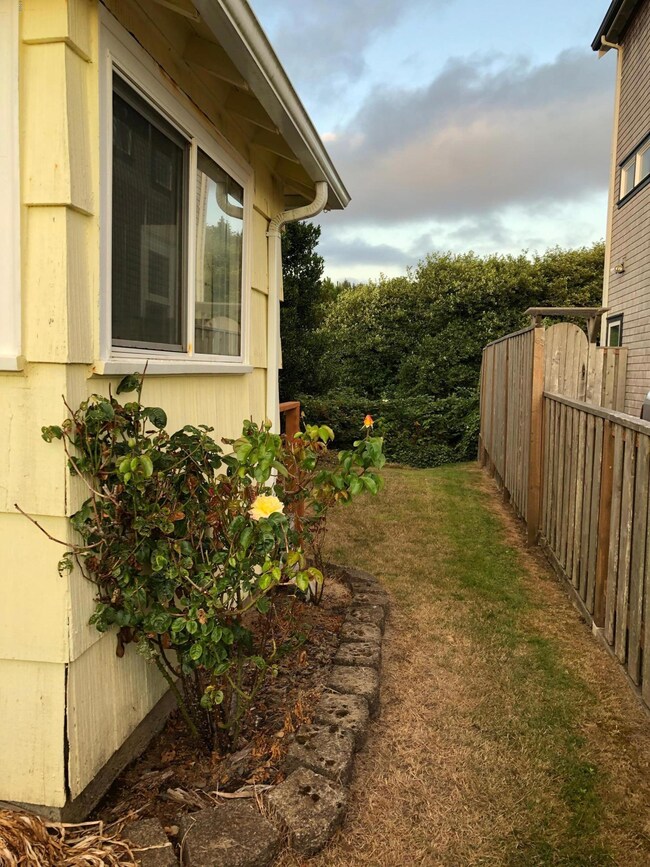 3224 SW Beach Ave, Lincoln City, OR 97367 - photo 3