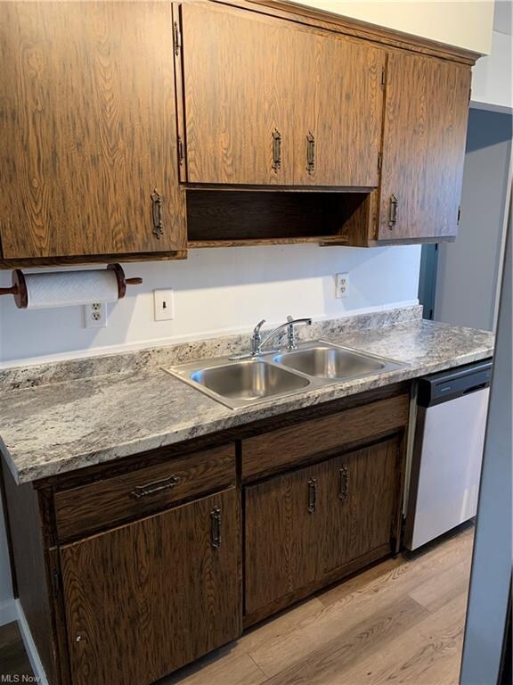 30210 Twin Lakes Dr, Wickliffe, OH 44092 - photo 5