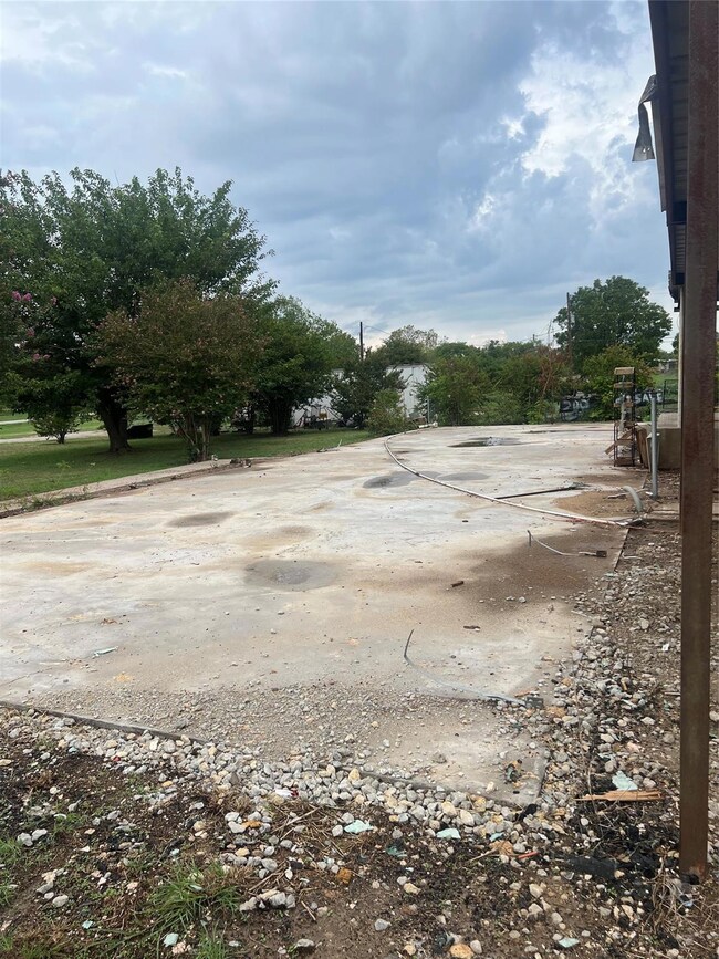 4937 Hitching Post Dr, Weatherford, TX 76087 - photo 7